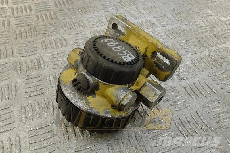 CAT 138-3096 Fuel filter bracket / Podstawa filtra pal Engines
