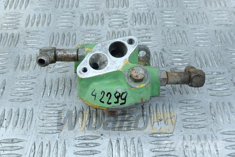 CAT 1N-3789 Fuel filter bracket / Podstawa filtra pali Dzinēji