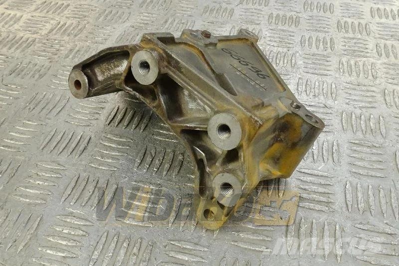 CAT 289-8311 Alternator bracket / Lichtmaschinenhalter Moteur
