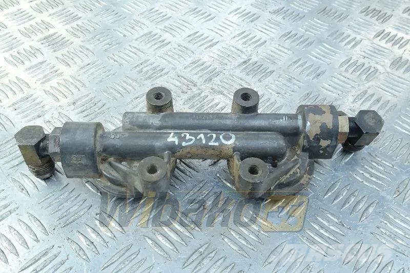 Cummins 212013 Fuel filter bracket / Podstawa filtra paliw Motoren