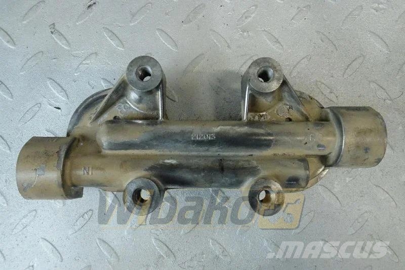 Cummins 212013 Fuel filter bracket / Podstawa filtra paliw 发动机