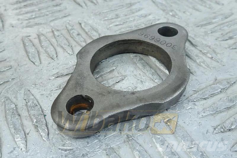 Cummins 3006696 Injector holder / Uchwyt wtryskiwacza Motoren