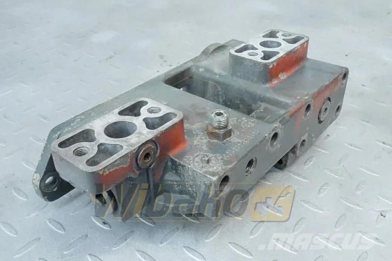 Cummins 3899699 Oil filter bracket / Ölfilterkopf / Podsta Κινητήρες