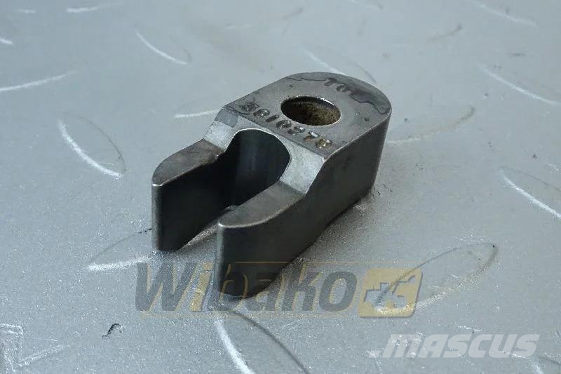 Cummins 3910279 Injector holder / Uchwyt wtryskiwacza Motoren