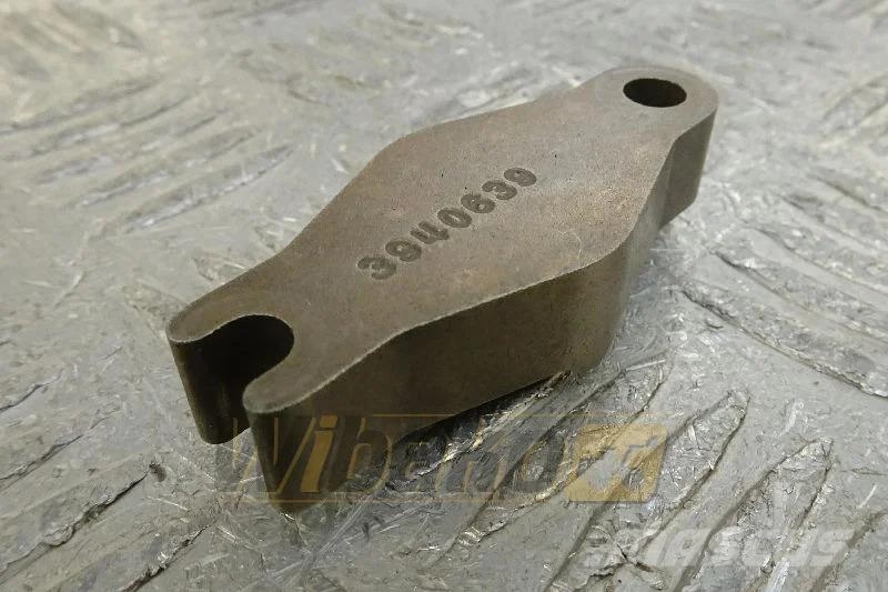 Cummins 3940639 Injector holder / Uchwyt wtryskiwacza Motoare