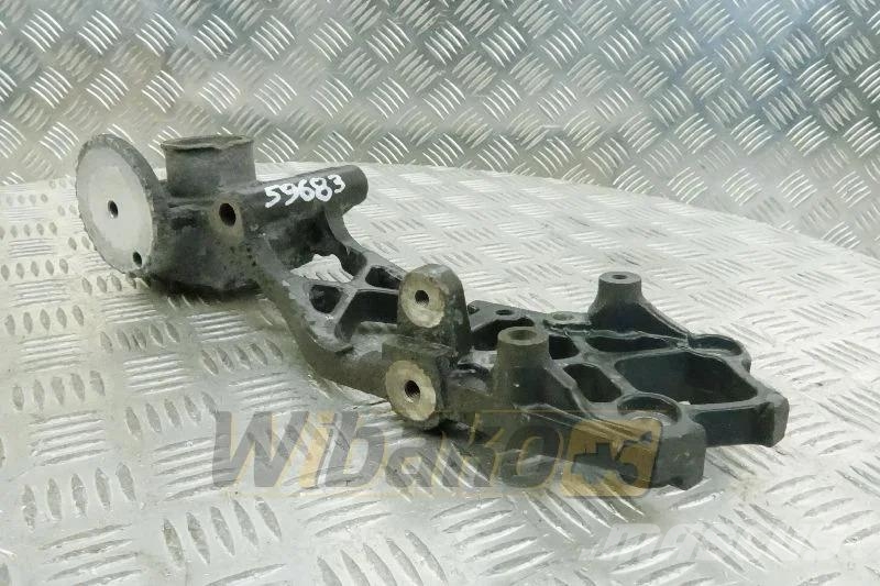 Cummins 5260169 Alternator bracket / Lichtmaschinenhalter Moottorit