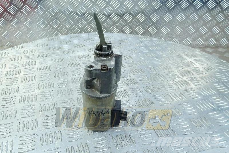 Deutz 02113791 Shutdown solenoid / Abstellmagnet / Cewka Moottorit