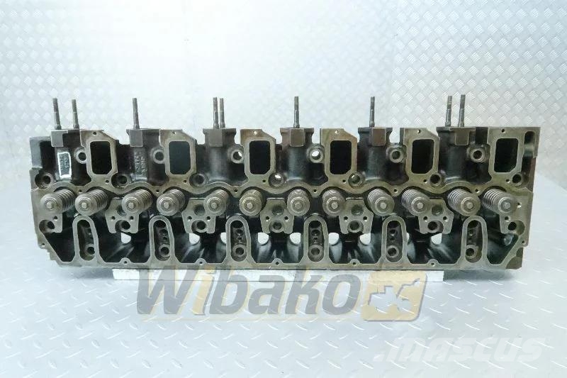 Deutz 04205357 Cylinder head / Zylinderkopf / Głowica Motory
