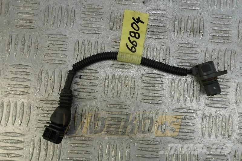 Deutz 04210924 Speed sensor / Drehzahlsensor / Czujnik o Motori
