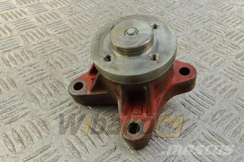 Deutz 04256204 Fan drive / Ventilator-Fuß / Podstawa wen Motorji