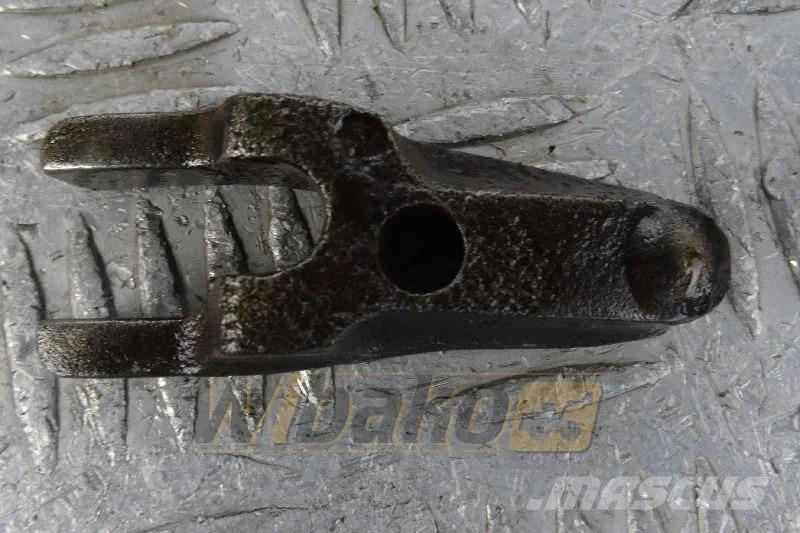 Deutz 04289835 Injector holder / Uchwyt wtryskiwacza Motores
