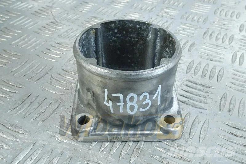 Deutz 04295761 Intake manifold connector / Ansaugkrümmer Engines