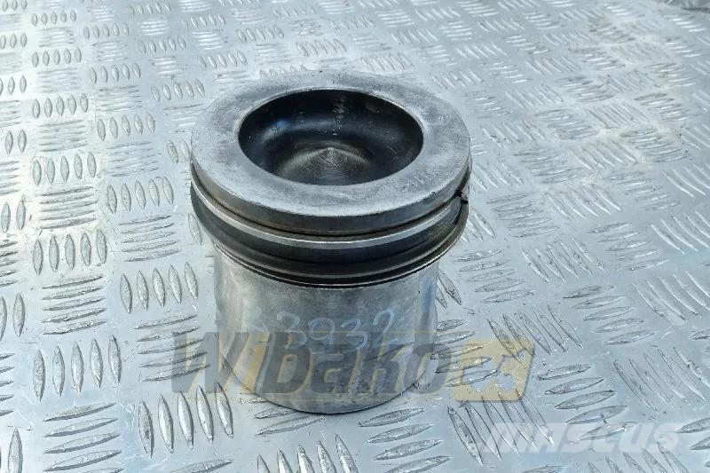 Deutz 04501348 Engine piston / Motorkolben / Tłok silnik Motori