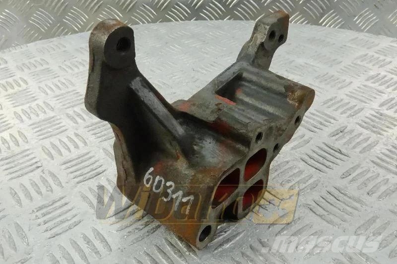 Deutz 04503643R Alternator bracket / Lichtmaschinenhalte Motorer