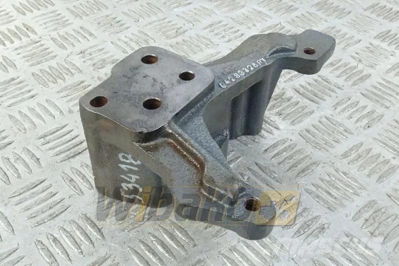 Deutz 04503755 Alternator bracket / Lichtmaschinenhalter Двигуни