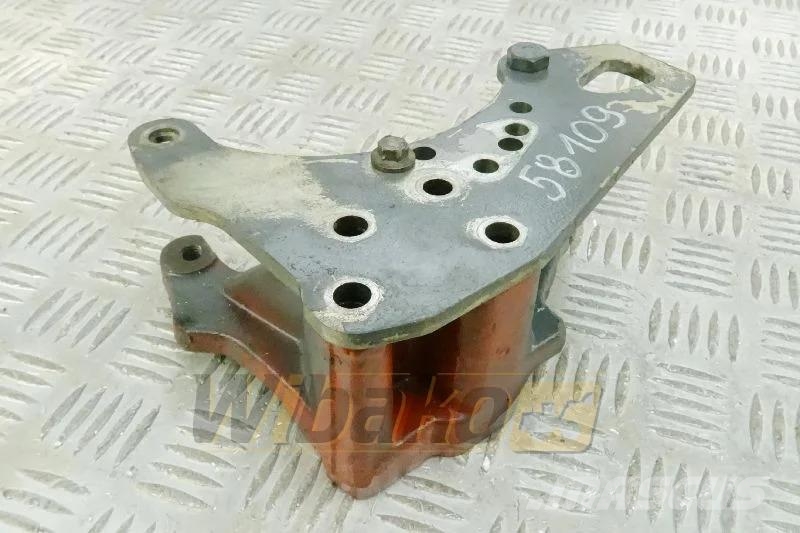 Deutz 04503755 Alternator bracket / Lichtmaschinenhalter Motorer