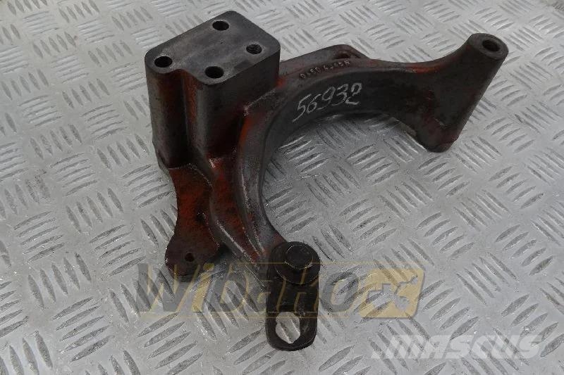 Deutz 04504345R Alternator bracket / Lichtmaschinenhalte Двигуни