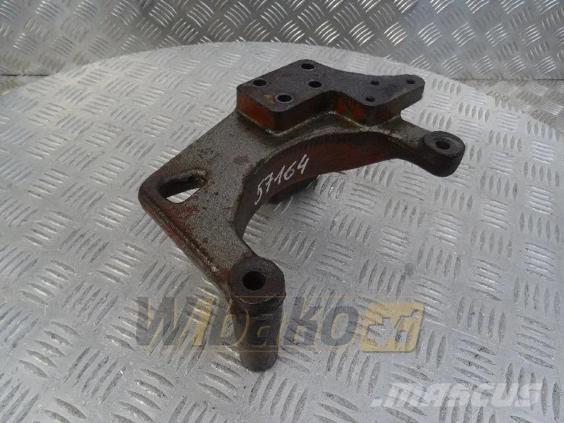 Deutz 04504345R Alternator bracket / Lichtmaschinenhalte Двигуни