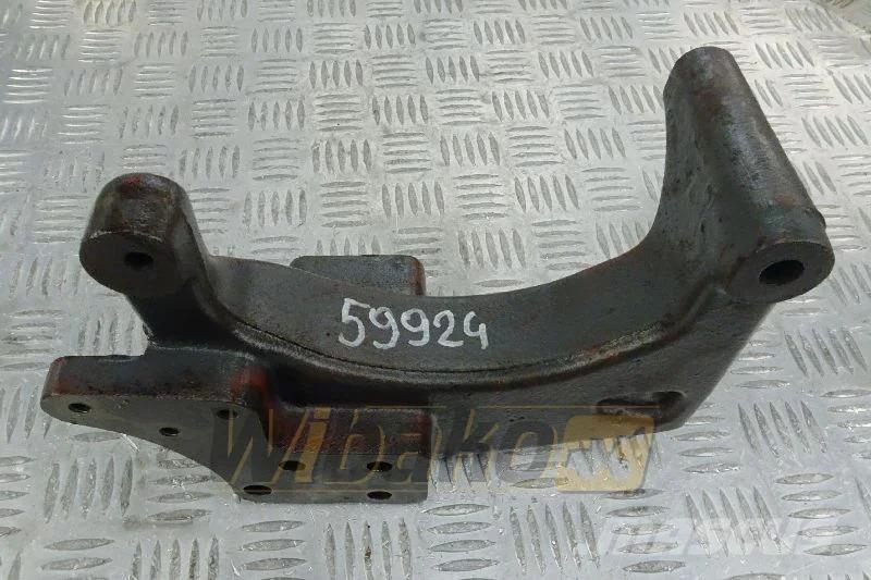 Deutz 04504345R Alternator bracket / Lichtmaschinenhalte Motorji