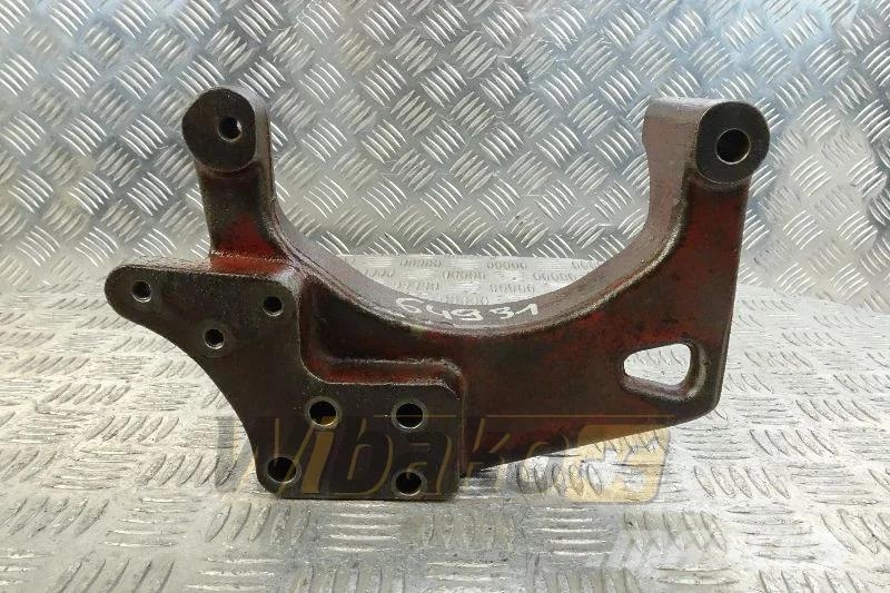 Deutz 04504345R Alternator bracket / Lichtmaschinenhalte Motorer