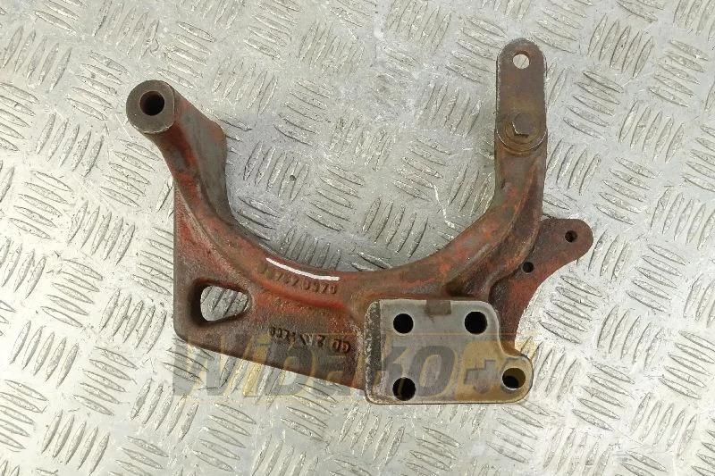 Deutz 04504345R Alternator bracket / Lichtmaschinenhalte Motoren