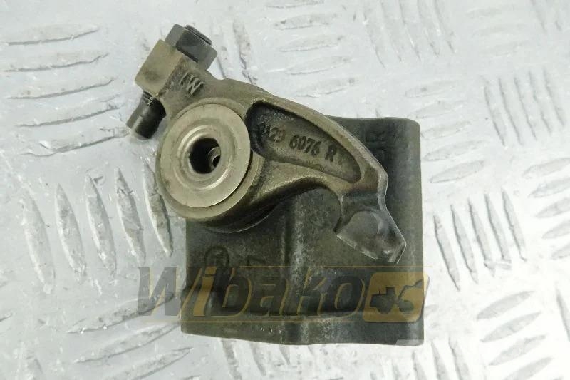 Deutz 04515735 Rocker arm / Kipphebel / Dźwignia zaworow Motoren