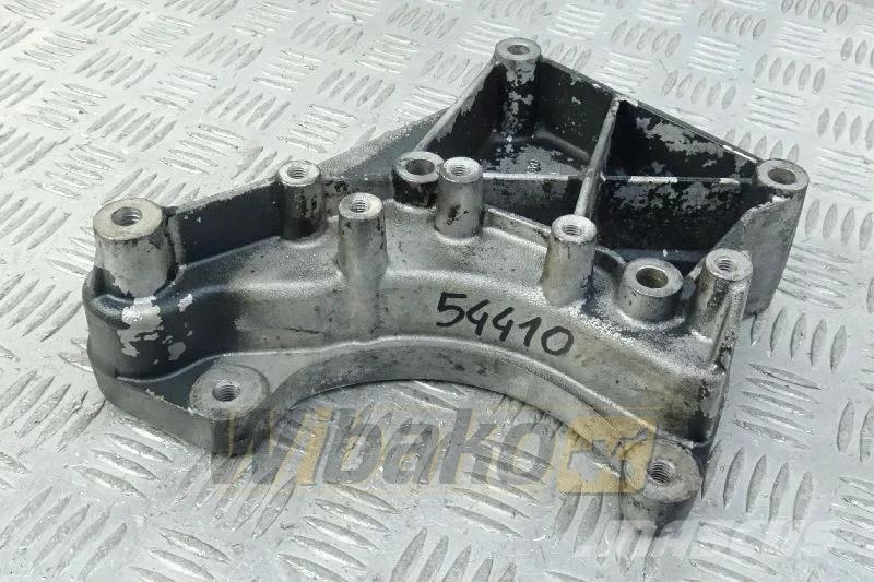 Deutz 04901808 Alternator bracket / Lichtmaschinenhalter Motoren