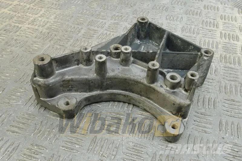 Deutz 04901808 Alternator bracket / Lichtmaschinenhalter Motores