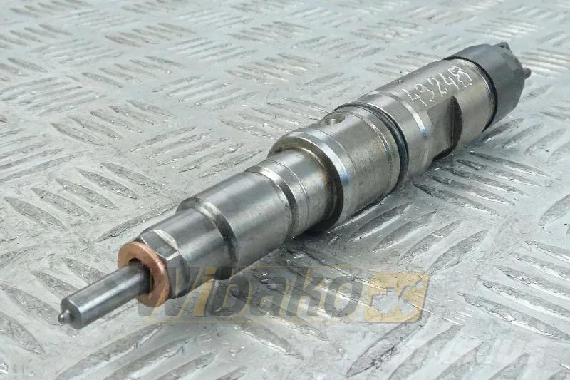 Deutz 04902825 Injector / Injektor / Wtryskiwacz Motorer