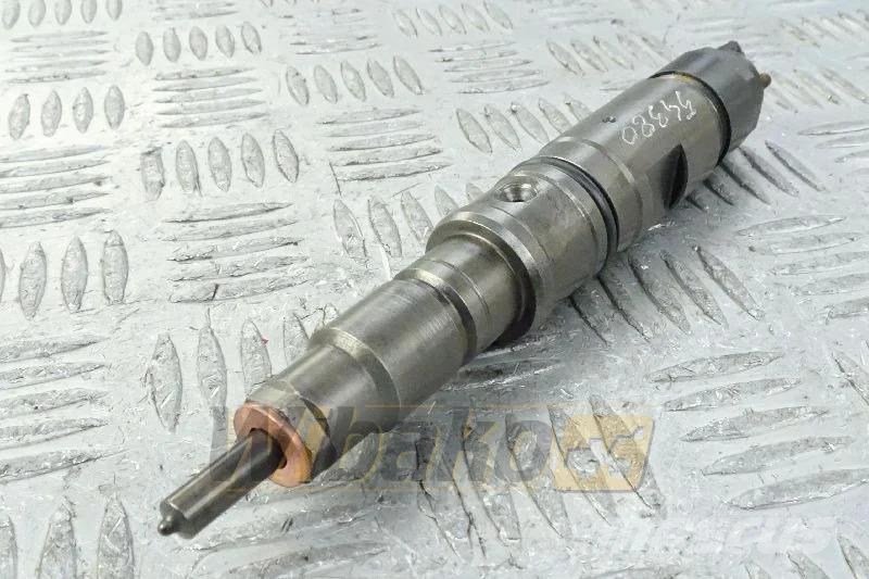 Deutz 04902825 Injector / Injektor / Wtryskiwacz Motori