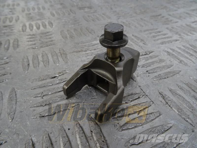 Deutz 04907165 Injector holder / Uchwyt wtryskiwacza Motorer