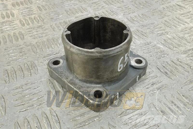 Deutz 04914671 Intake manifold connector / Ansaugkrümmer Motoren