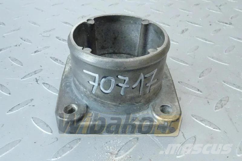 Deutz 04914671 Intake manifold connector / Ansaugkrümmer Motorer