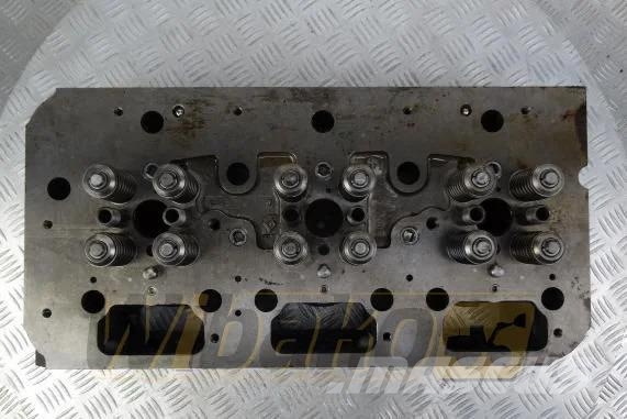 Harvester 1800904C91 Cylinder head / Zylinderkopf Motorji