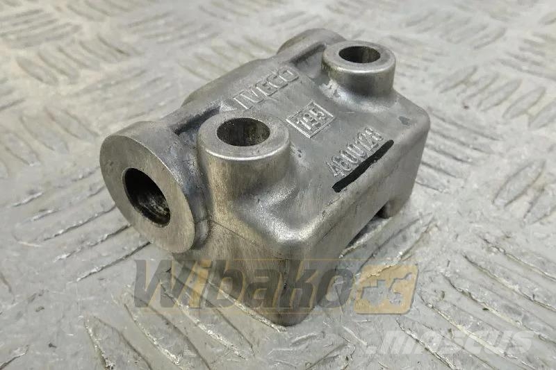 Iveco 4600128 Alternator bracket / Lichtmaschinenhalter Motoren