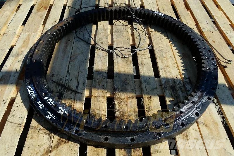 JCB JS220 Rotation Wreath / Wieniec obrotu Menjalnik