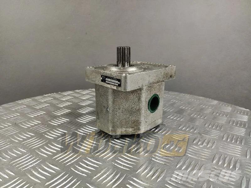 Jihostroj UN21 9704004 Gear pump / Zahnpumpe / Pom Hydraulika
