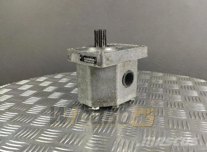 Jihostroj UN21 9712013 Gear pump / Zahnpumpe / Pom Hydraulika