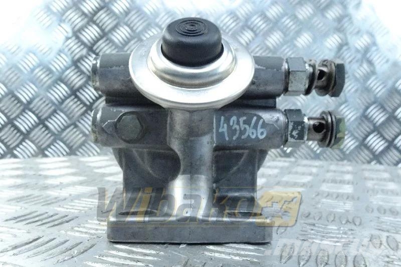 Liebherr 10046958 Fuel filter bracket / Podstawa filtra pal Motores