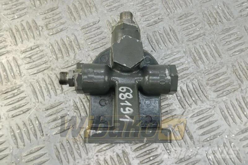 MAN 3832633 Fuel filter bracket / Podstawa filtra pali 发动机