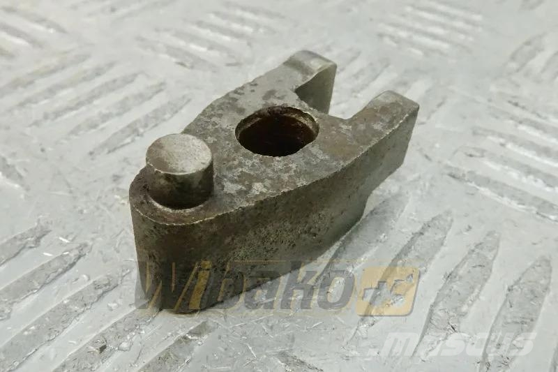 Perkins 3751A241 Injector holder / Uchwyt wtryskiwacza محركات