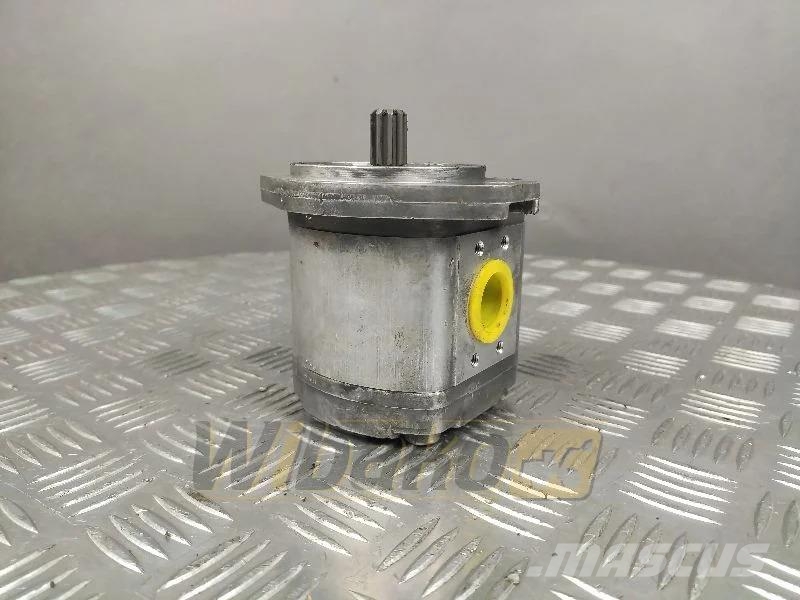 Poclain 40182508 P4743518X Gear pump / Zahnpumpe / Pompa z Hydraulik