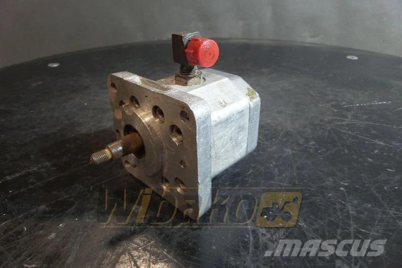 PZL AK52 PZ2-K-25 Gear pump / Zahnpumpe / Pompa zę Hydraulika