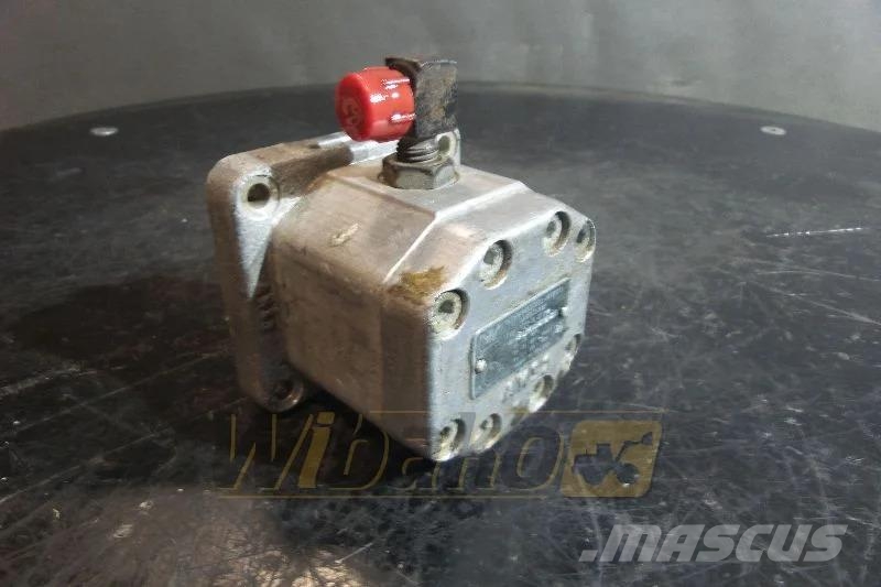 PZL AK52 PZ2-K-25 Gear pump / Zahnpumpe / Pompa zę Hydraulika