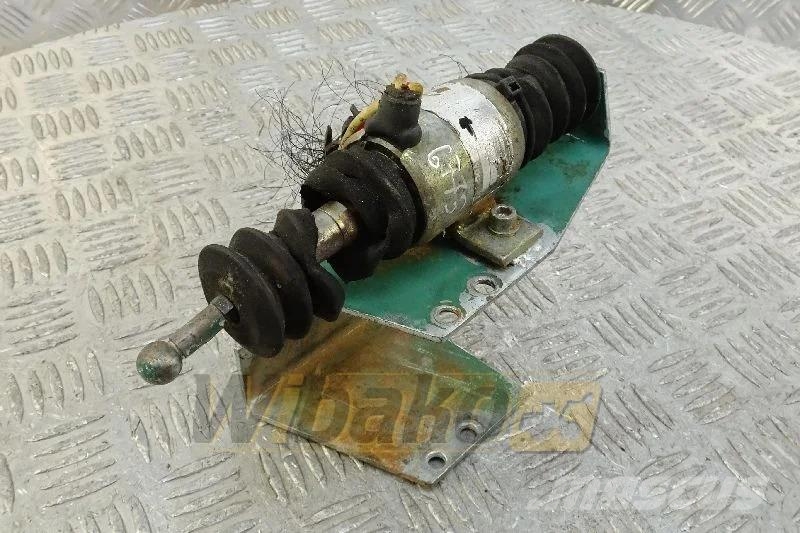 Volvo 11033561 Shutdown solenoid / Abstellmagnet / Cewka エンジン