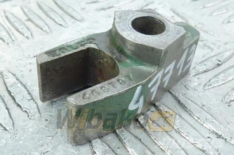 Volvo 469797 Injector holder / Injektorhalter / Uchwyt w Двигуни