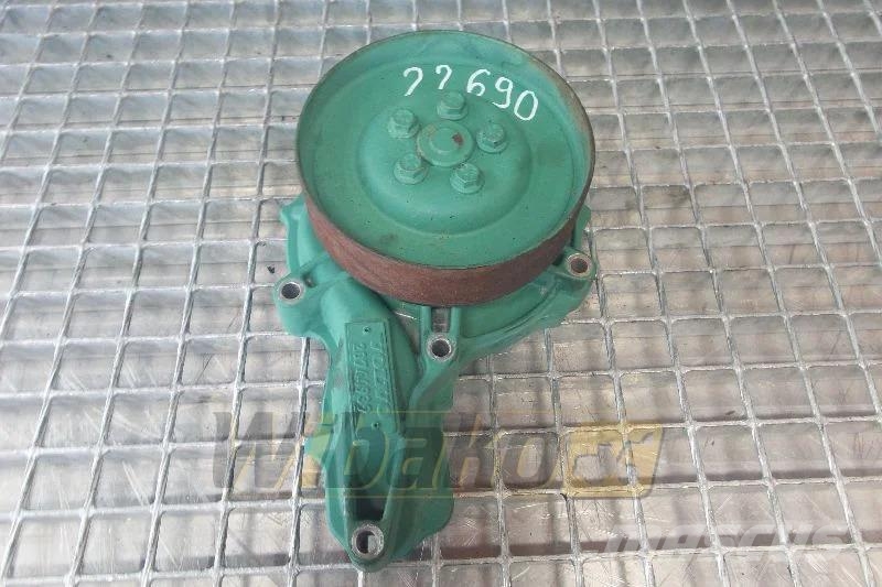 Volvo D13A440 20744939 Water pump / Wasserpumpe / Pompa Mootorid