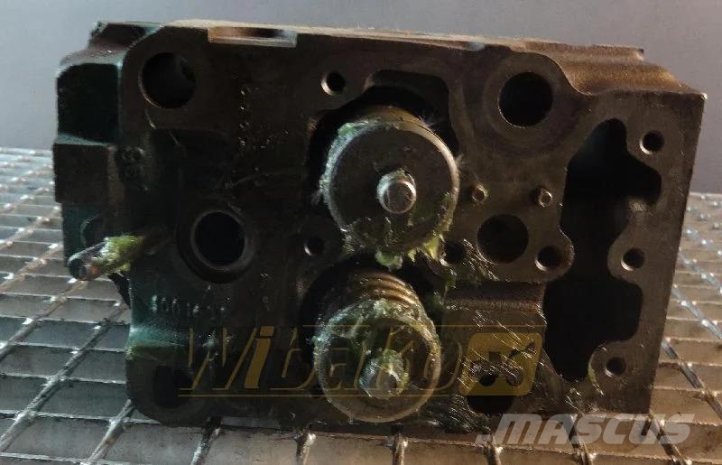 Volvo TD103 Cylinder head / Zylinderkopf / Głowica Engines