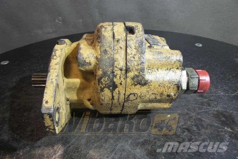  Waryński P635C 010001 Hydraulic pump / Hydraulikpu Hydraulika