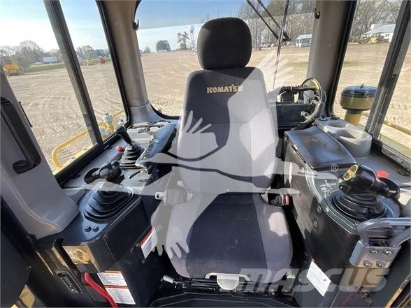 Komatsu D65PX-18 Dozers - Tratores rastos